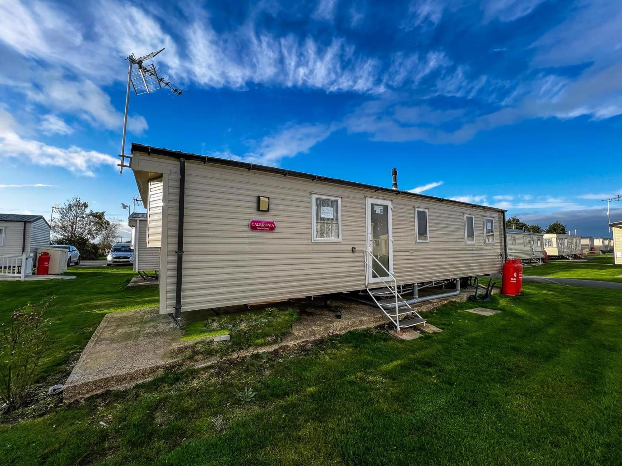 Great 8 Berth Caravan For Hire At St Osyth Beach In Essex Ref 28123Gc كْلانكتون أون سي المظهر الخارجي الصورة
