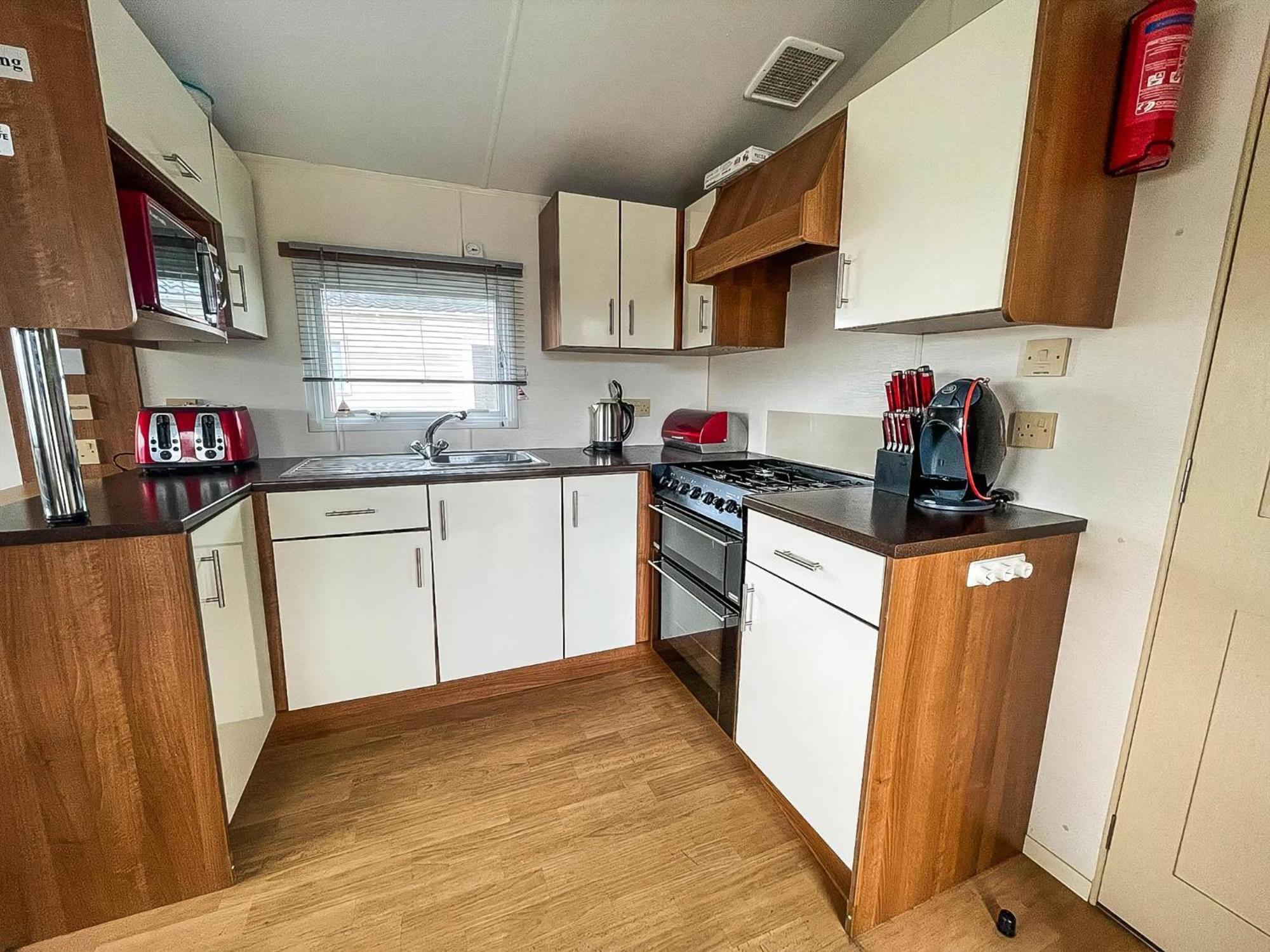Great 8 Berth Caravan For Hire At St Osyth Beach In Essex Ref 28123Gc كْلانكتون أون سي المظهر الخارجي الصورة